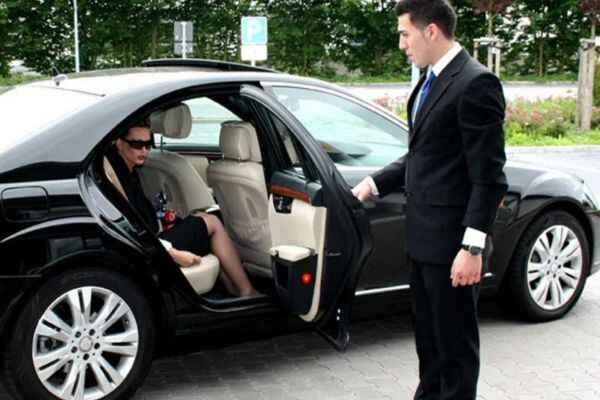 Transfer vom Flughafen München zum H4 Hotel München Messe