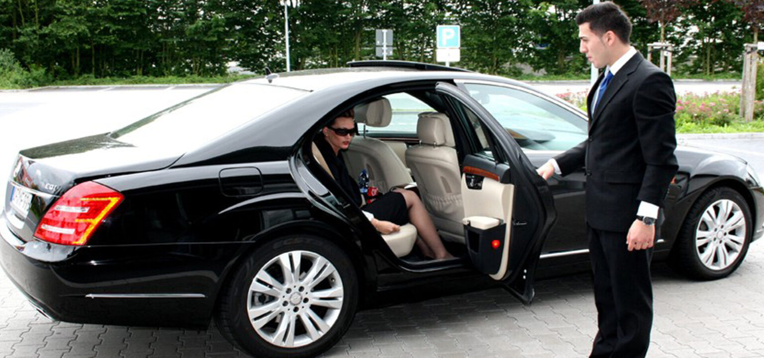 Airport taxi Milton Keynes